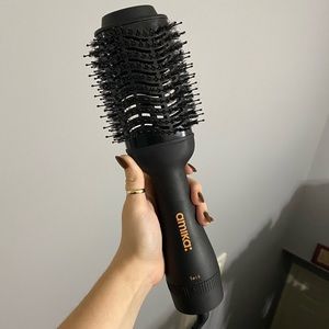 Amika blow dryer brush 2.0